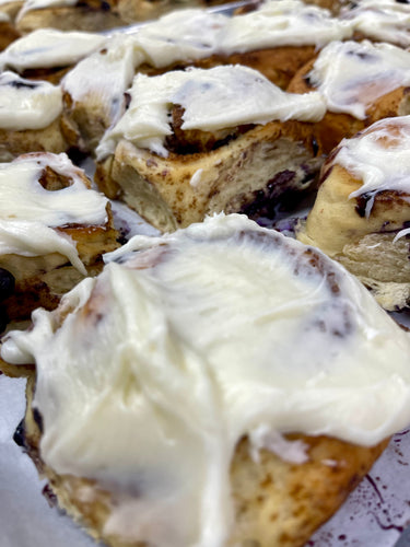 Cinnamon Roll | Blueberry